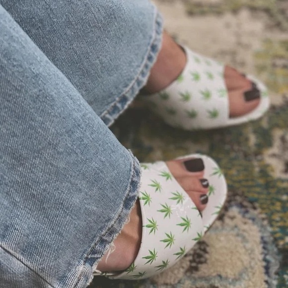 Mule Sandal with Green Leaf Detail - Picture 2 of 2